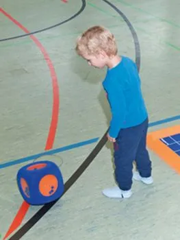Wild cube Maxi with child in the game Wild cube Maxi with child in the game