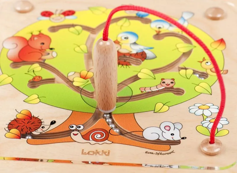 Tree Magnetic Maze detail