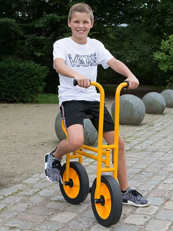 Rabo artist wheel with cheerful boy while practicing