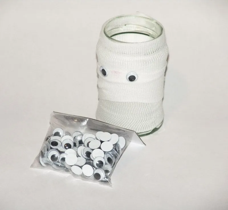 Wiggle eyes medium in ghost design example Wiggle eyes medium in ghost design example