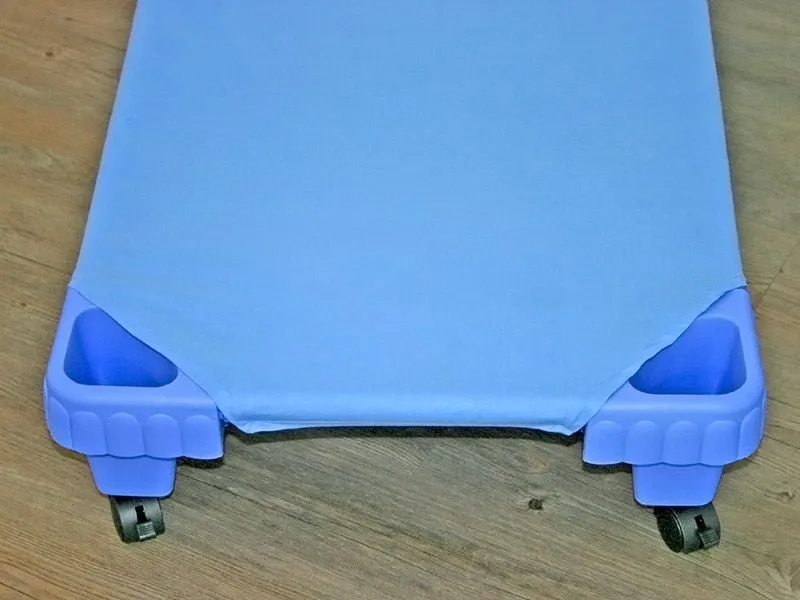 Fitted sheet for stackable children's bed example