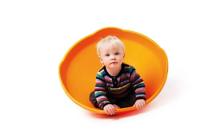 gonge mini top with playing children