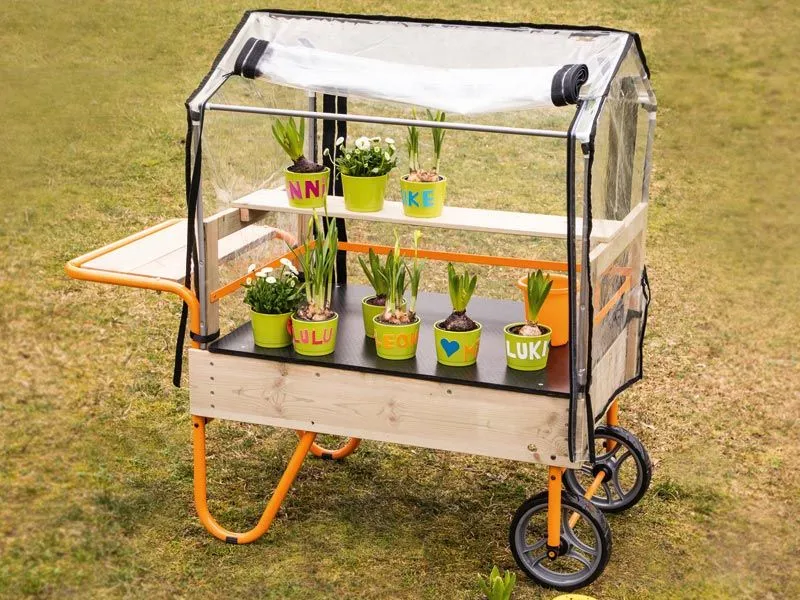 Mobile greenhouse from Beleduc in the garden Mobile greenhouse from Beleduc in the garden