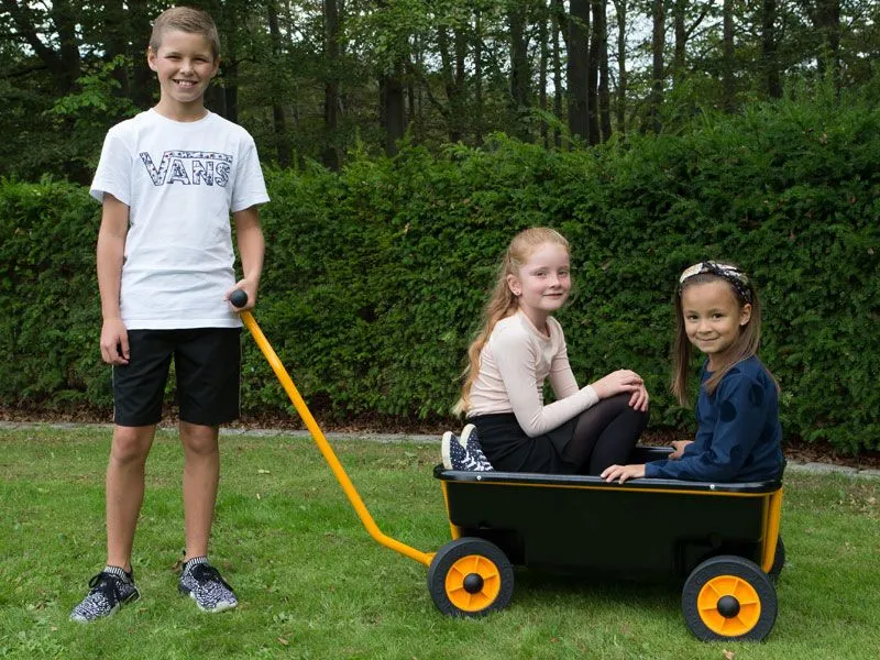 Rabo Kinder Handwagen mit drei älteren Kindern Rabo Kinder Handwagen mit drei älteren Kindern