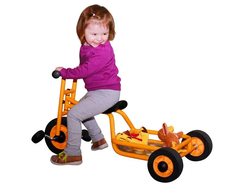 Rabo Mini Pick Up Dreirad mit sitzendem Kleinkind Rabo Mini Pick Up Dreirad mit sitzendem Kleinkind