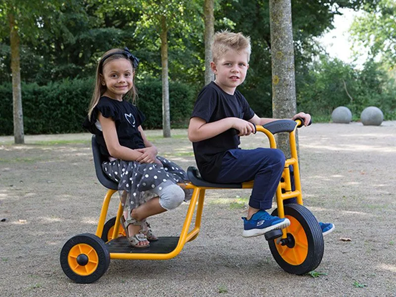 Rabo Taxi-Trike with happy children in action Rabo Taxi-Trike with happy children in action