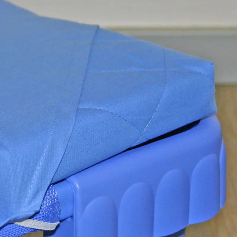 Fitted sheet and matress for stackable children's bed