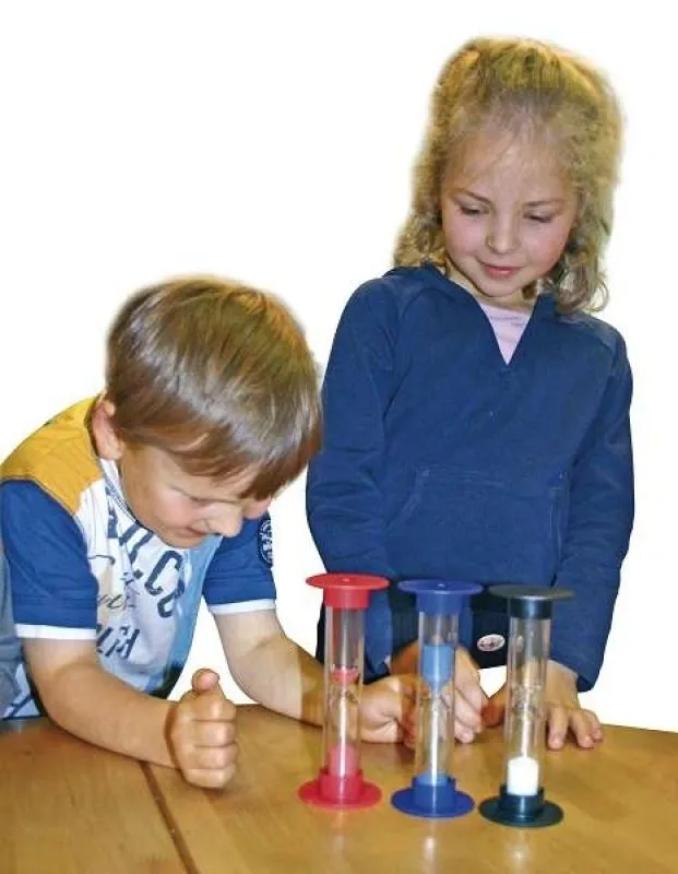 Hourglass set, 5 pieces in a suitcase with children in action