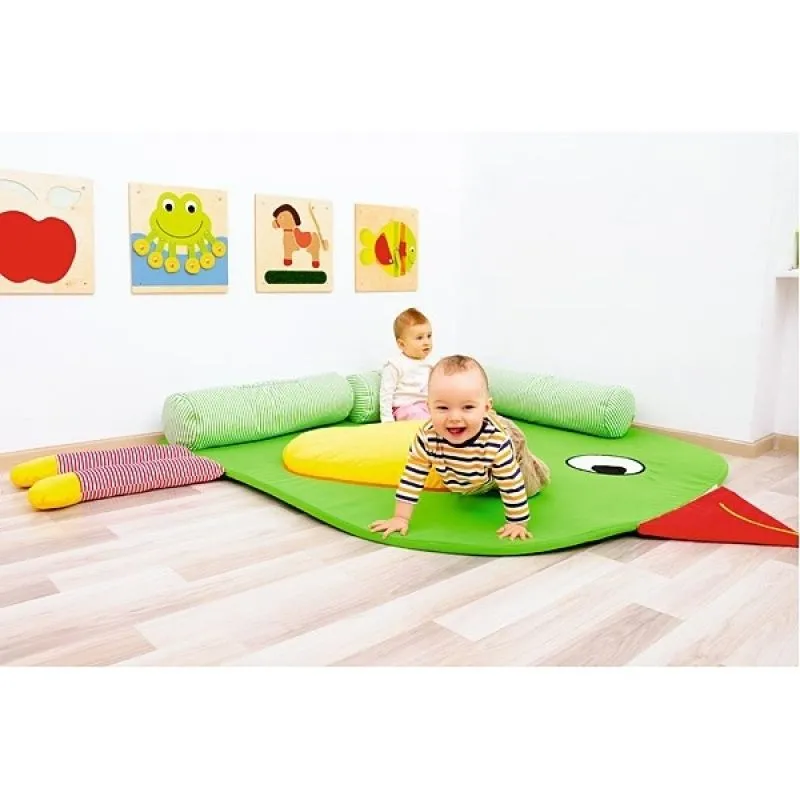 Kuschelecke Vogel im Kinderzimmer mit spielenden Kindern Kuschelecke Vogel im Kinderzimmer mit spielenden Kindern
