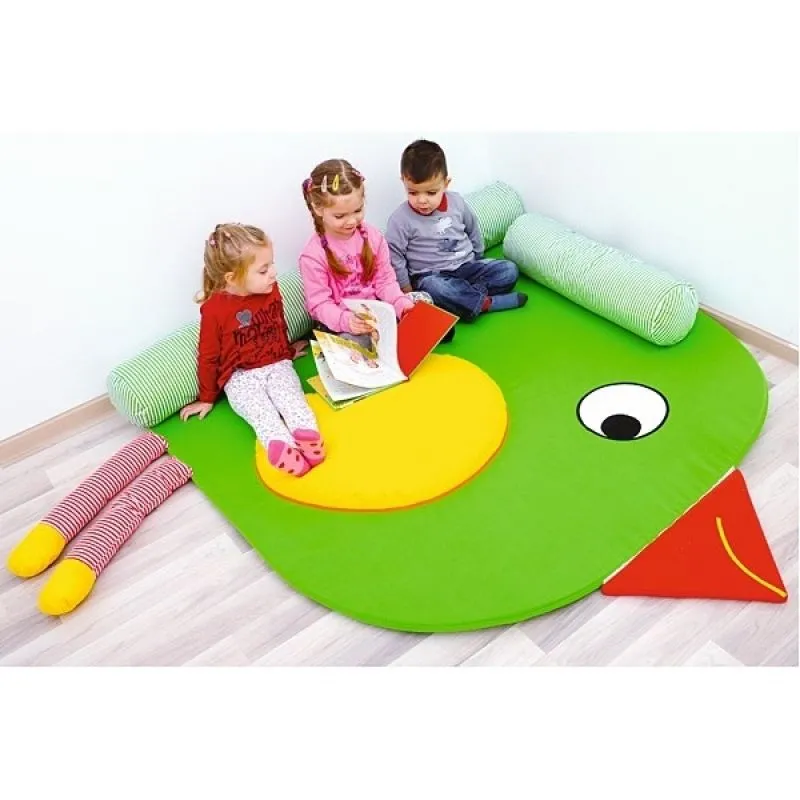Kuschelecke Vogel mit fröhlich spielenden Kindern Kuschelecke Vogel mit fröhlich spielenden Kindern