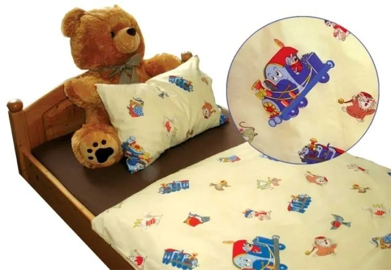 KM121624_Bild1-Produkt auf dem Bett mit Teddy KM121624_Bild1-Produkt auf dem Bett mit Teddy